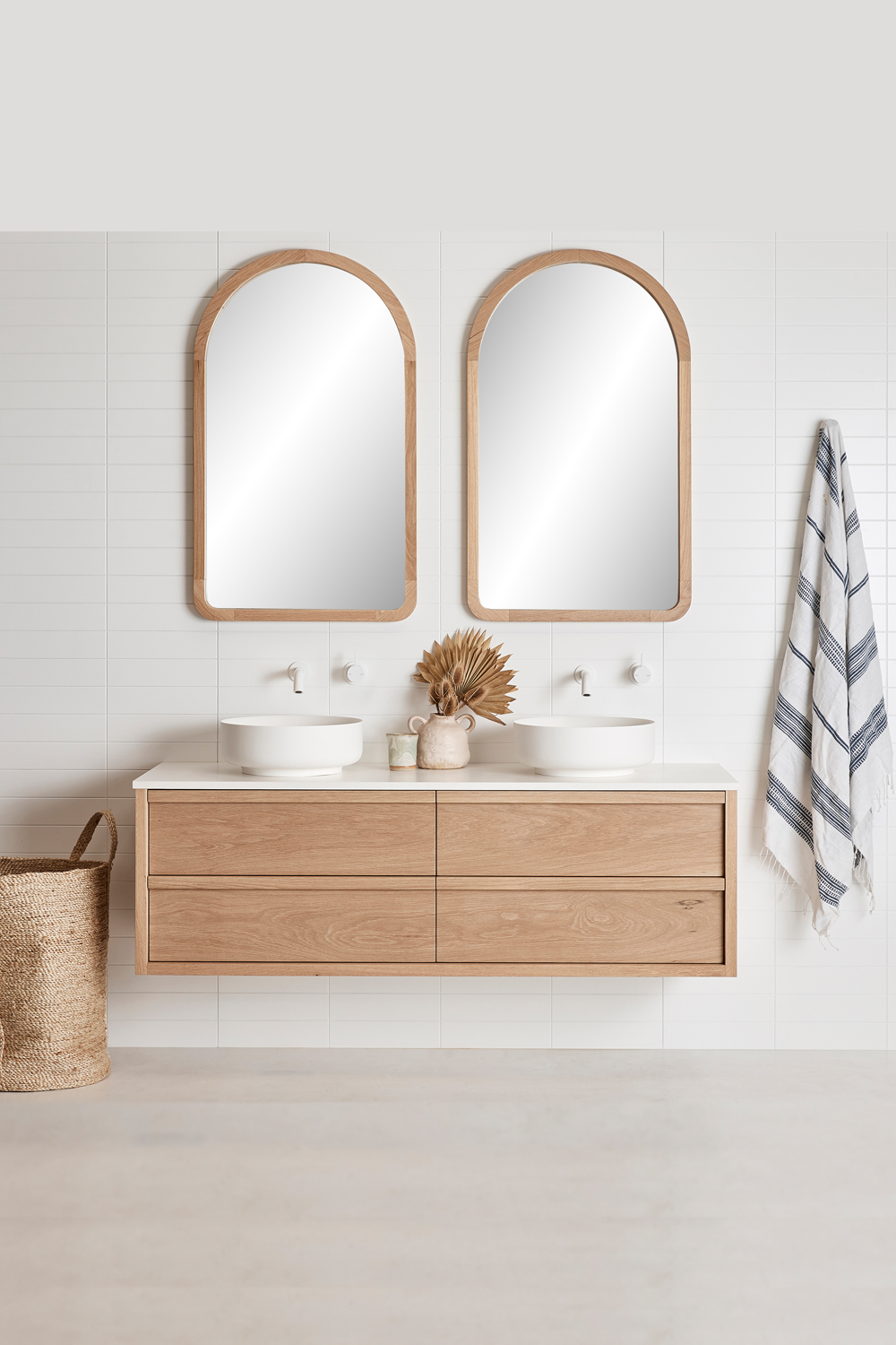 2_Kyal_and_Kara_Online_Store_Bathrooms_Alura_Arch_Mirrors